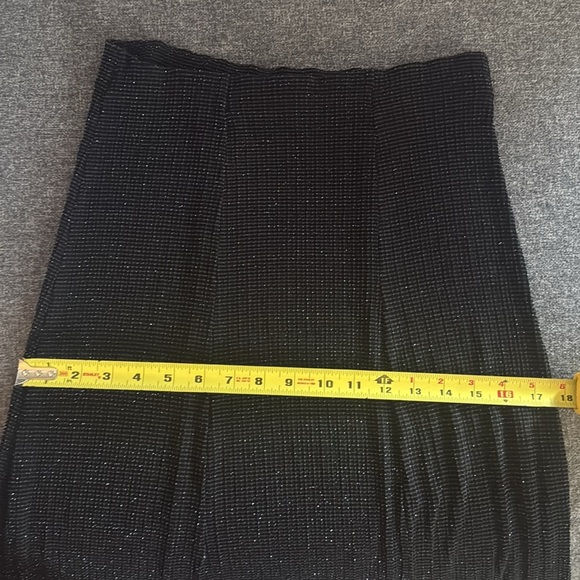 Elegant Glittery Slinky Black Maxi Skirt. Size Medium - Picture 7 of 7
